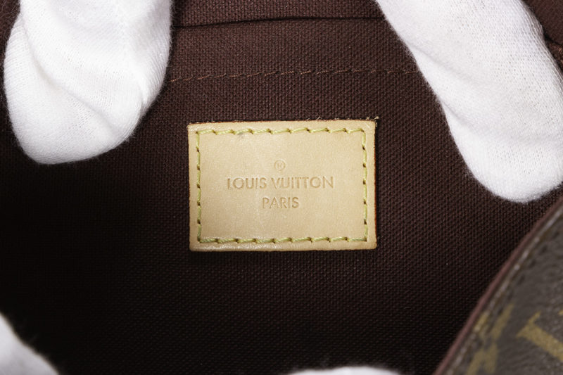 Louis Vuitton M40718 Monogram Canvas Favorite MM Crossbody Bag (AA3177) -  The Attic Place