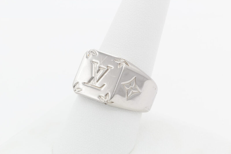 Louis Vuitton Monogram Signet Ring – VintageMeetsHype